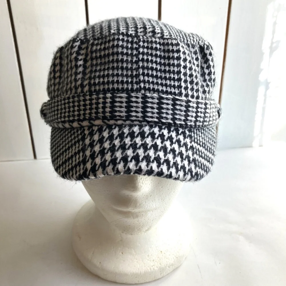 Black Rivet Flat Cabbie Hounds Tooth Black White Cap Hat